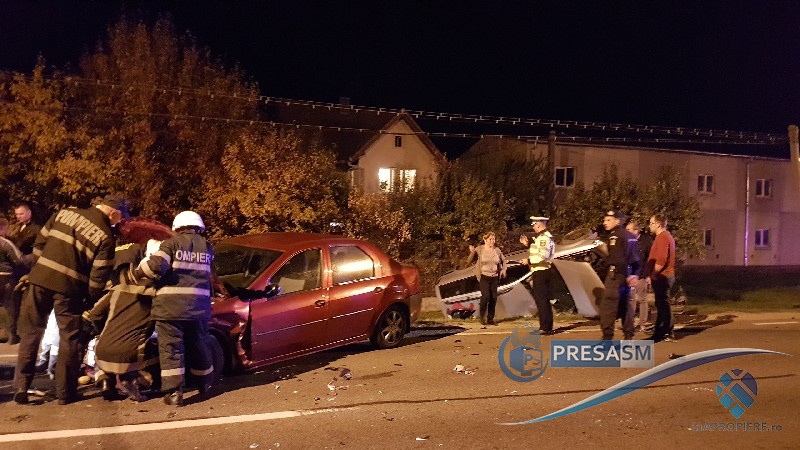 FOTO&VIDEO. Accident teribil în municipiul Satu Mare. O mașină răsturnată în șanț, bebeluș la Urgență
