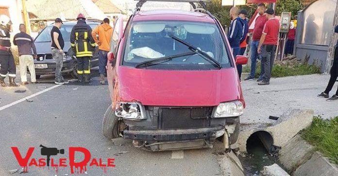 FOTO&VIDEO. Accident provocat de o sătmăreancă. Trei copii și o tânără au ajuns la Urgențe