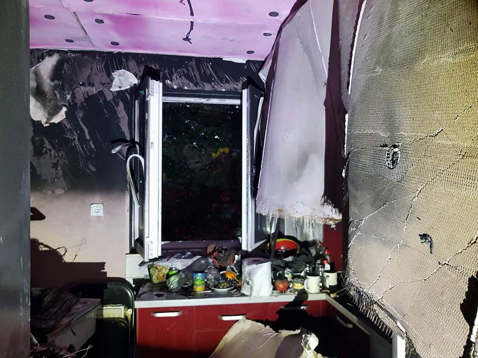 FOTOGALERIE. Apartament făcut scrum în Satu Mare. Un întreg bloc în pericol