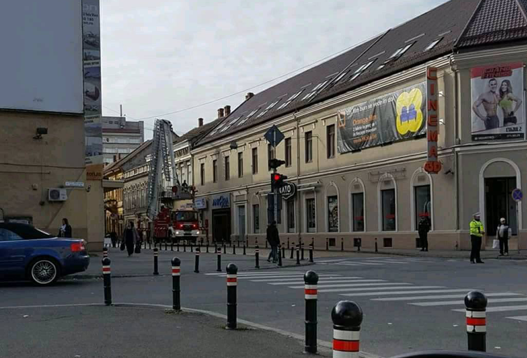 FOTO. Stradă centrală din Satu Mare, închisă de urgență. Au intervenit pompierii