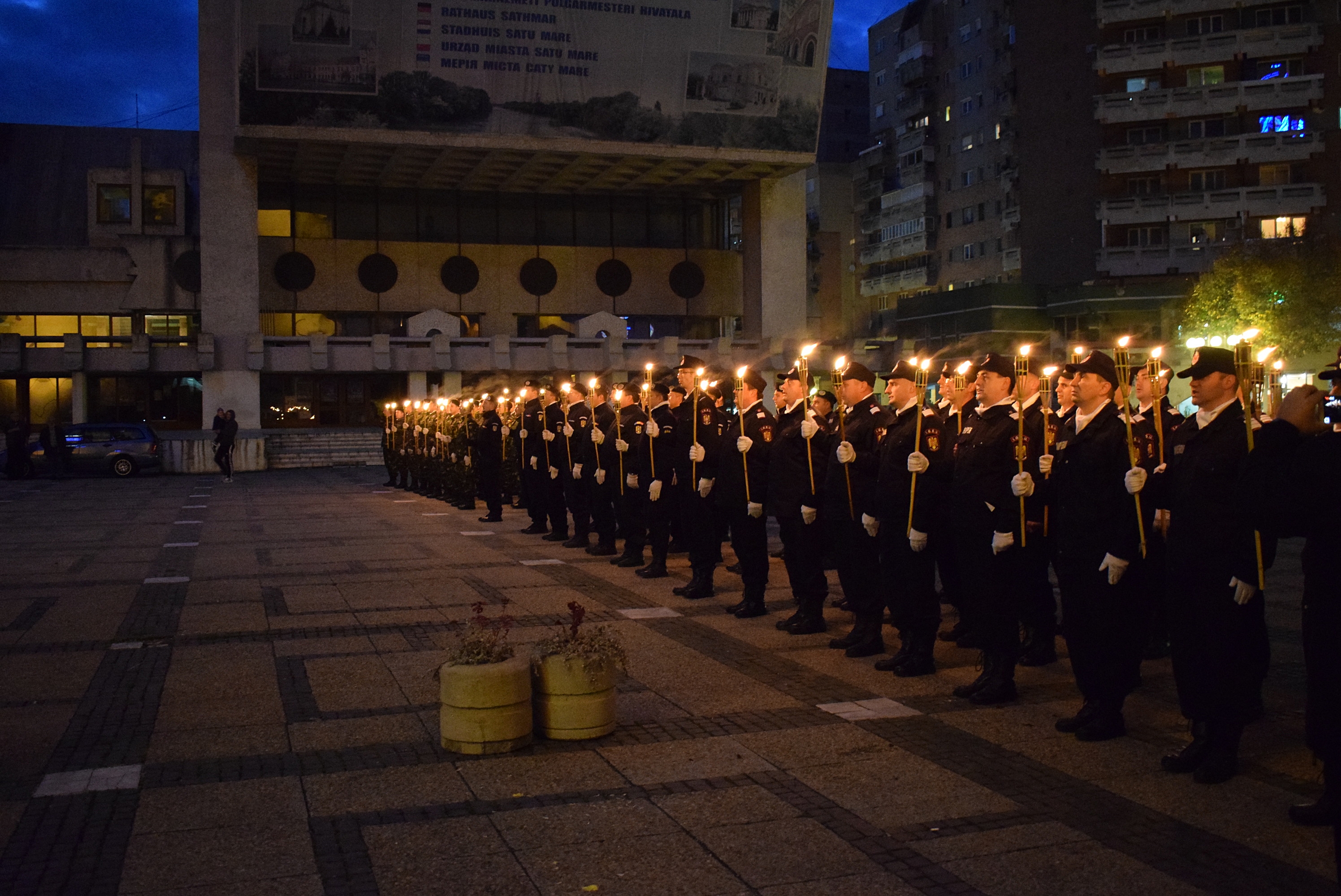 FOTOGALERIE. Imagini impresionante în centrul Sătmarului! Sute de torțe aprinse