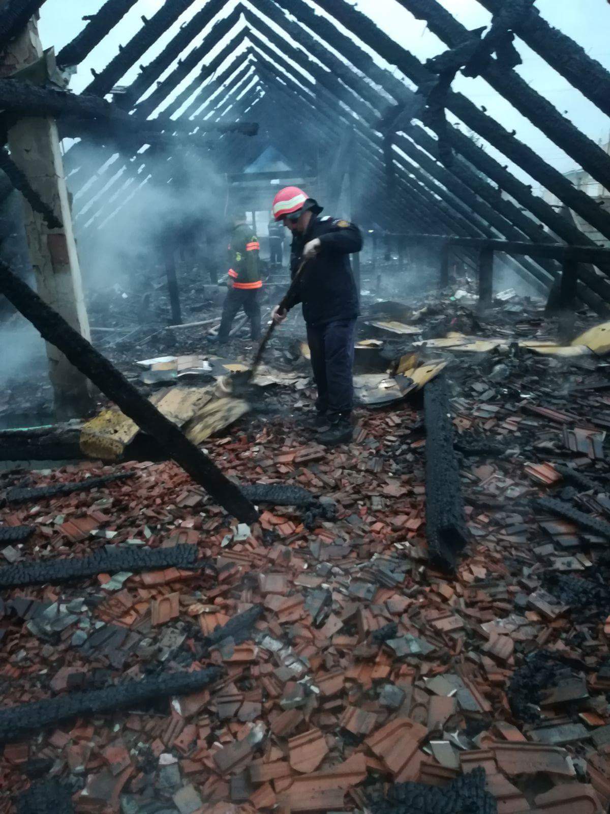 FOTOGALERIE. Casă făcută scrum în județul Satu Mare