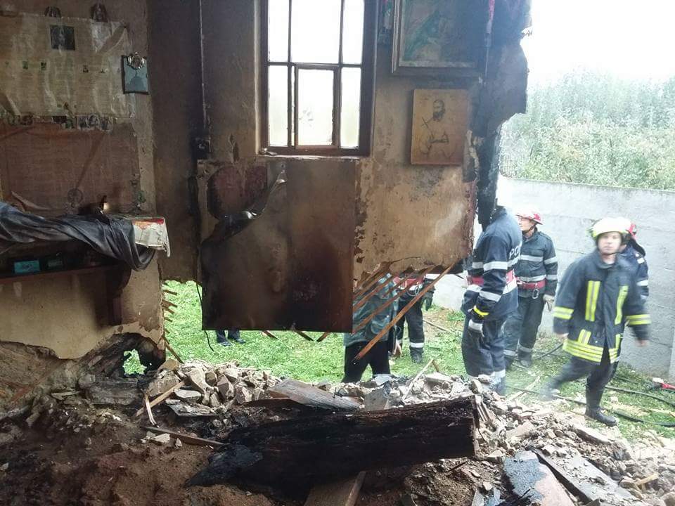 FOTOGALERIE. Biserică făcută scrum în județul Satu Mare. Incendiu devastator