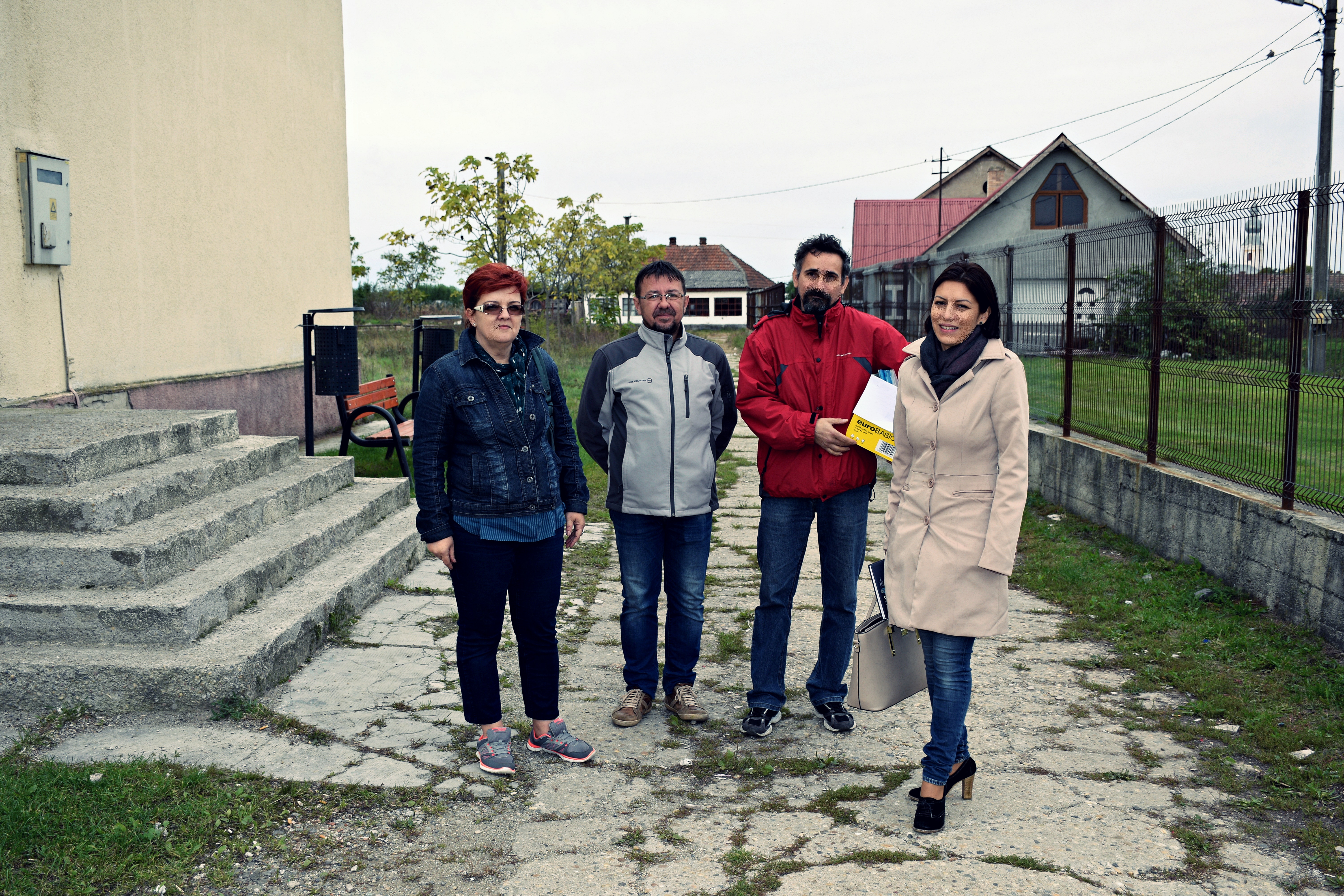 FOTO. Sute de romi din Satu Mare nu vor nici pomană. Oameni care nu există în acte!