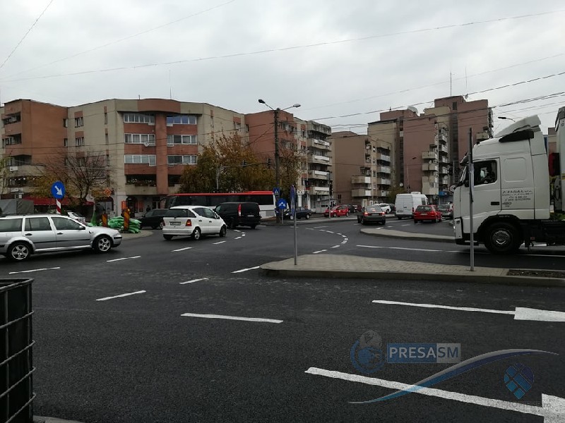FOTOGALERIE. Sensul giratoriu de la Crinul e gata! Au fost executate și marcajele
