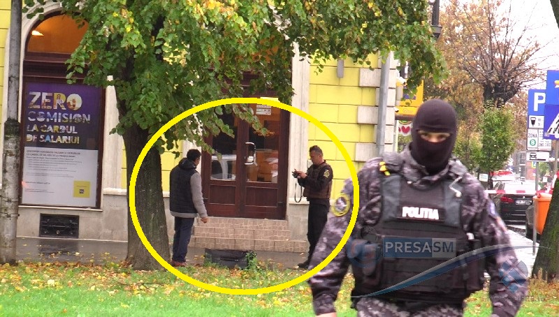 FOTO&VIDEO. Alarmă cu bombă de tot râsul! Suspectul scutură geanta sub ochii geniștilor