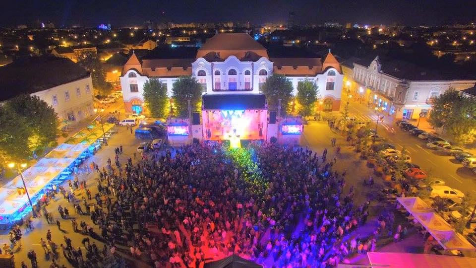 Astăzi, la Festivalul Castanelor: super concerte și foc de artificii. Aveți ce vedea!