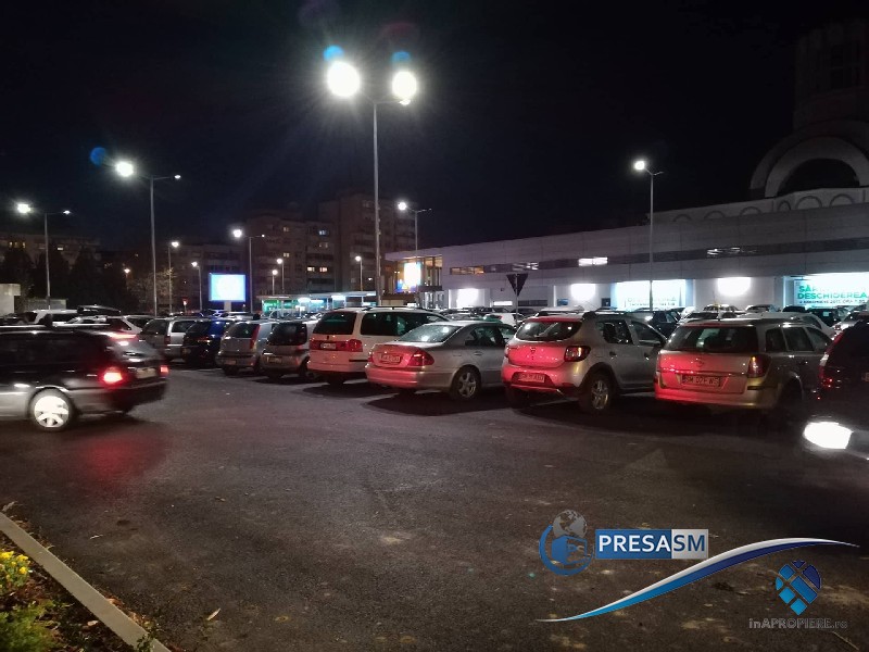 FOTOGALERIE. Lidl, luat cu asalt din prima zi! Parcare arhiplină, nebunie în magazin