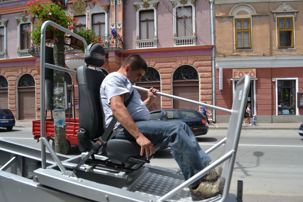 FOTO. Simulator de accidente în centrul Sătmarului. Sătmărenii pot face testări gratuite