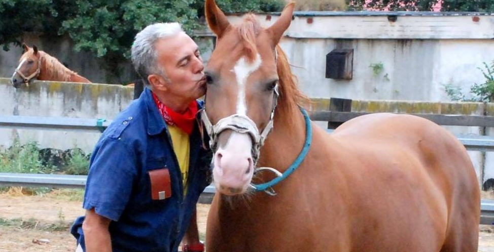 FOTO. Vasile Blaga, actorul care ajuta copiii cu deficiențe. Caii, marea dragoste a vieții sale