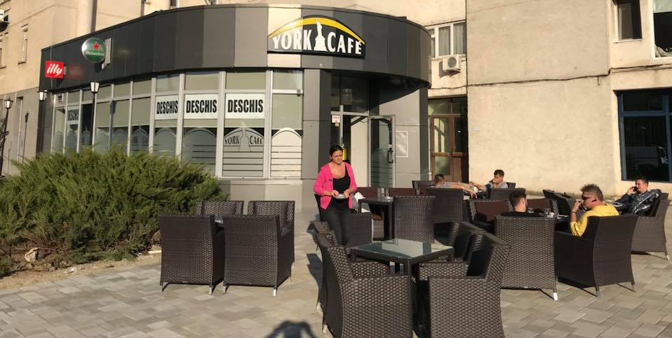 Barul din municipiul Satu Mare care face cinste cu o cafea. Sunt serviți și nevaccinații