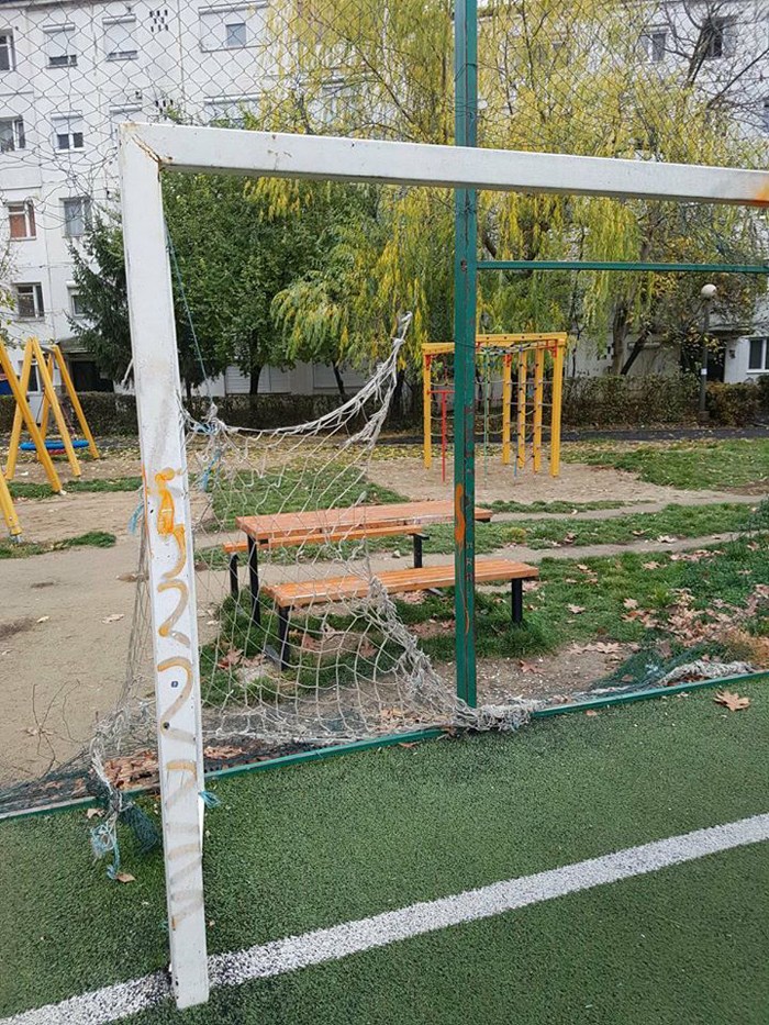 FOTOGALERIE. Terenurile de sport, din Satu Mare, devastate. Revoltător