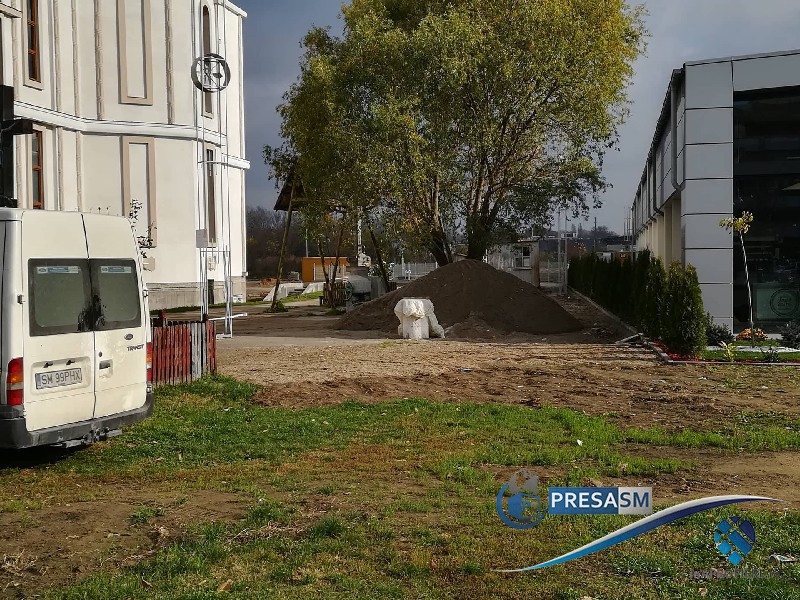 FOTO. Roata se-nvârte! Biserica construiește altar de vară lângă Lidl, pe Drumul Careiului
