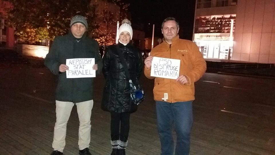 FOTO. Puțini sătmăreni cu spirit civic! Doar trei au protestat ieri în Satu Mare