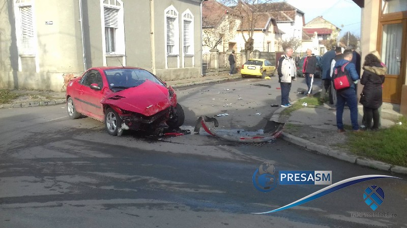 FOTOGALERIE. Accident în lanț, în municipiul Satu Mare. Mașini făcute praf