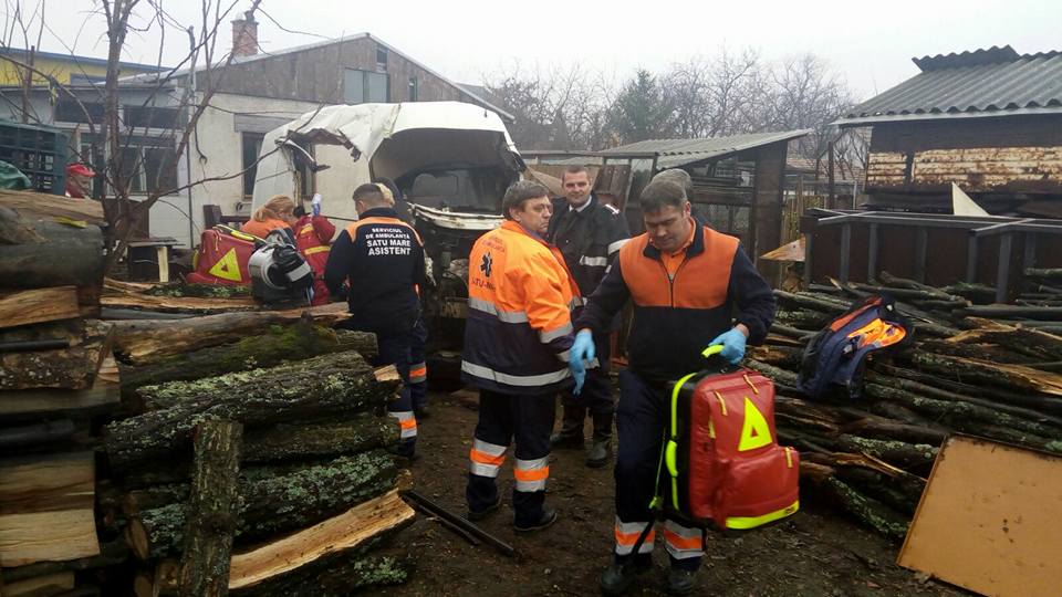 Incident teribil în județ. Un bărbat și-a tăiat piciorul. Fiica a cerut ajutor prin 112