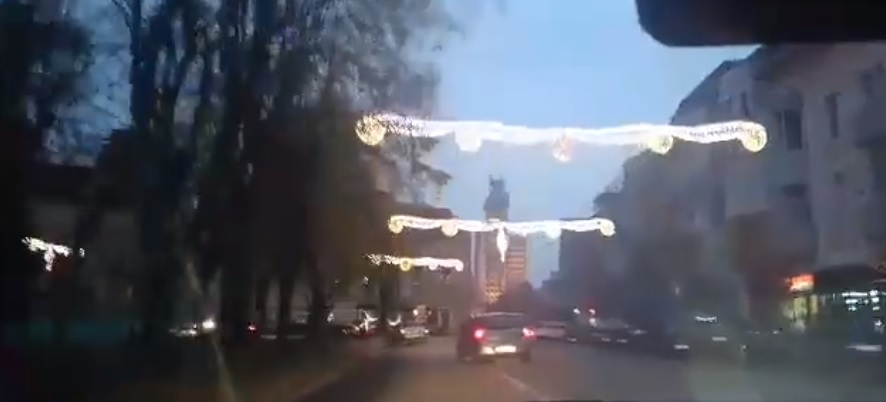 VIDEO. S-a pornit sistemul de iluminat ornamental în Satu Mare. Funcționează totul