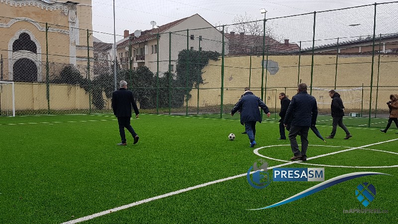 FOTO/VIDEO. Terenuri ultramoderne de sport. Primarul Kereskenyi a întins o miuță