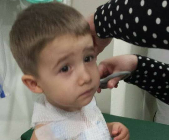 FOTO. Mihăiță, copilul căruia i s-a oprit inima în somn. Părinții cer ajutorul nostru