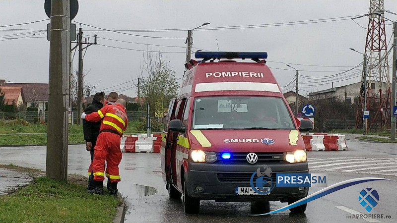 FOTO/VIDEO. Bețiv pericol public! Se plimba printre mașini, recuperat de SMURD