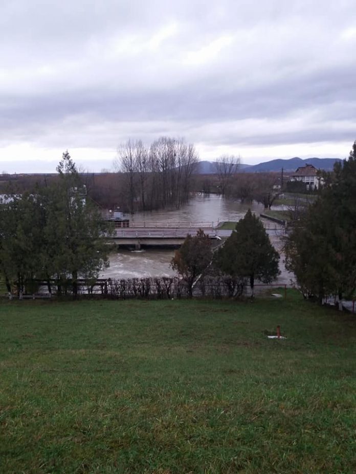FOTO/VIDEO. Pericol real de inundații în Oaș. Nivelul apelor, la cota de apărare