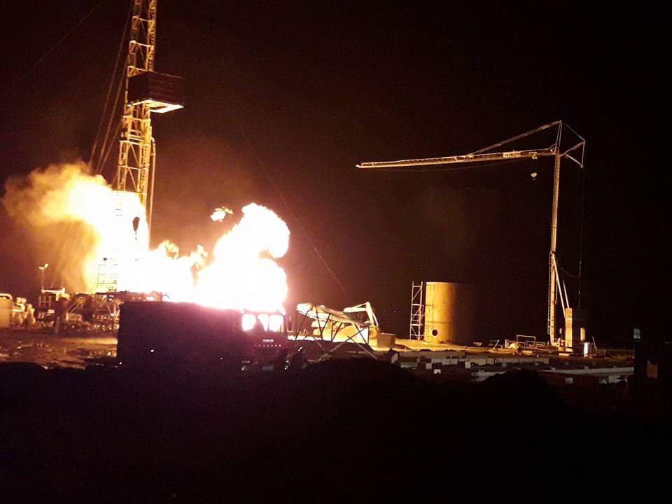 FOTOGALERIE. Pericol major de explozie la Moftin. Pompă de gaz cuprinsă de flăcări