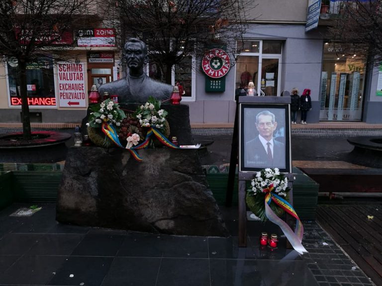 FOTO. Altar în memoria Regelui Mihai I în centrul Sătmarului. Rămas bun, Majestate
