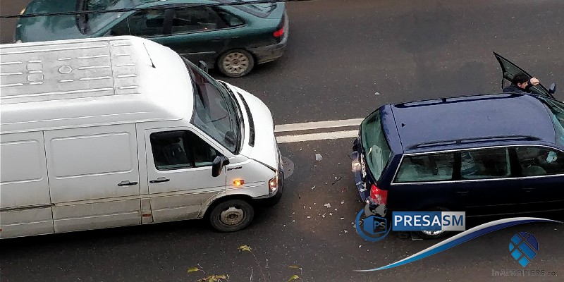 FOTO/VIDEO. A vrut să evite un pieton, dar a fost lovit de o mașină. Accident în Satu Mare