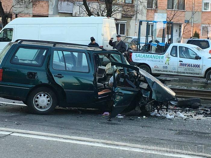 FOTOGALERIE. Sătmărean implicat într-un accident în lanț. Mai multe persoane la Urgență