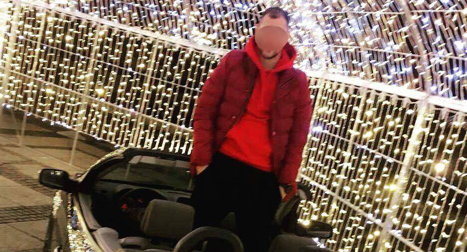 FOTO. ”Jmekerii” intră cu mașinile în tunelul de lumini din centru! Poliția Locală doarme!