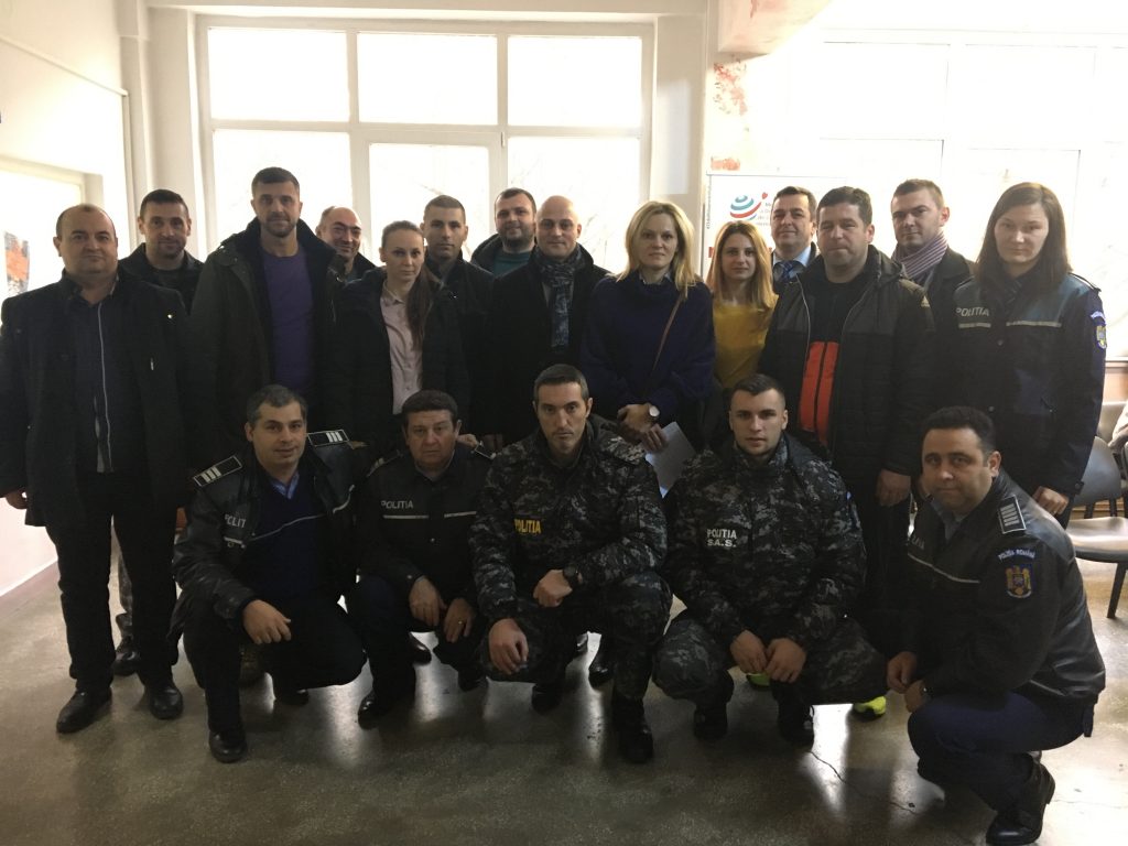 FOTOGALERIE. Polițist tăiat cu sabia! Zeci de polițiști au donat sânge pentru a-l salva