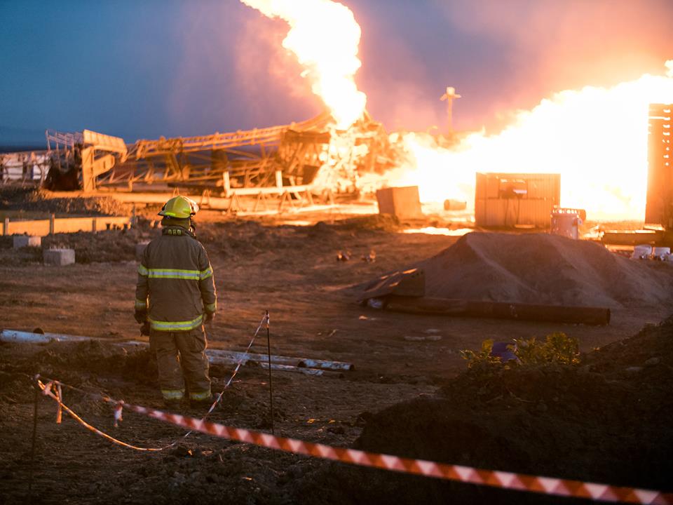 FOTO. Raed Arafat: Situația poate dura și două luni. Pompierii, evacuați astăzi de urgență