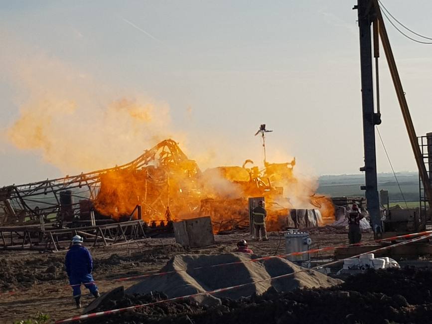 FOTO/VIDEO. Pompierii intră azi efectiv în focul de la Moftin! Sisteme impresionante de protecție