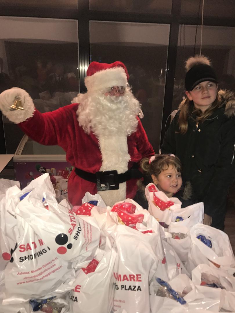 FOTO/VIDEO. Moșul a venit pentru sute de copii la Satu Mare Shopping Plaza (P)