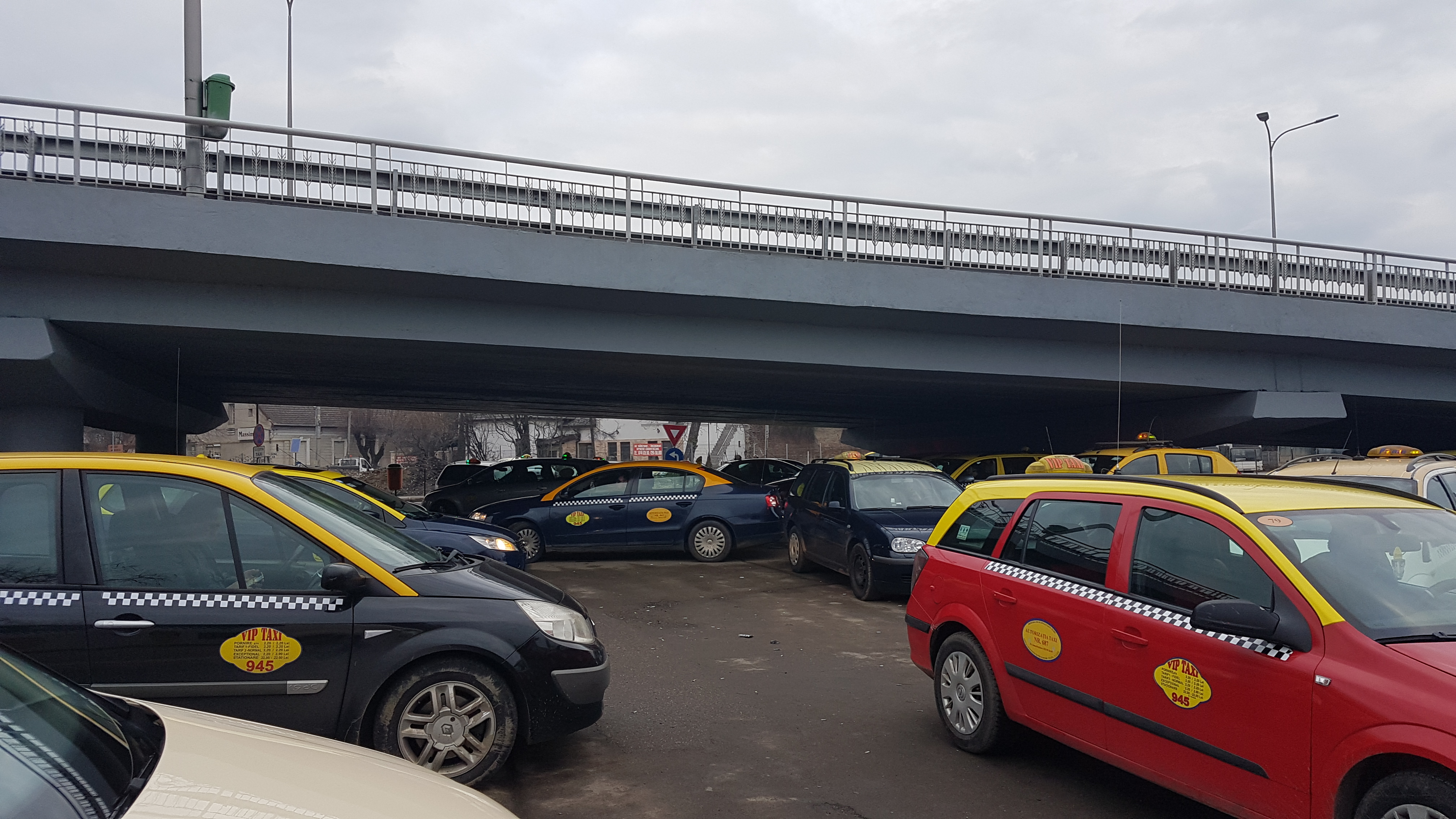 FOTO. Un taximetrist din Satu Mare se oferă să transporte gratis vârstnici și bolnavi