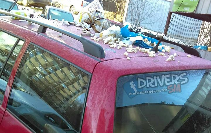 FOTOGALERIE. Răzbunare incredibilă! Mașină unui sătmărean umplută cu deșeuri menajere