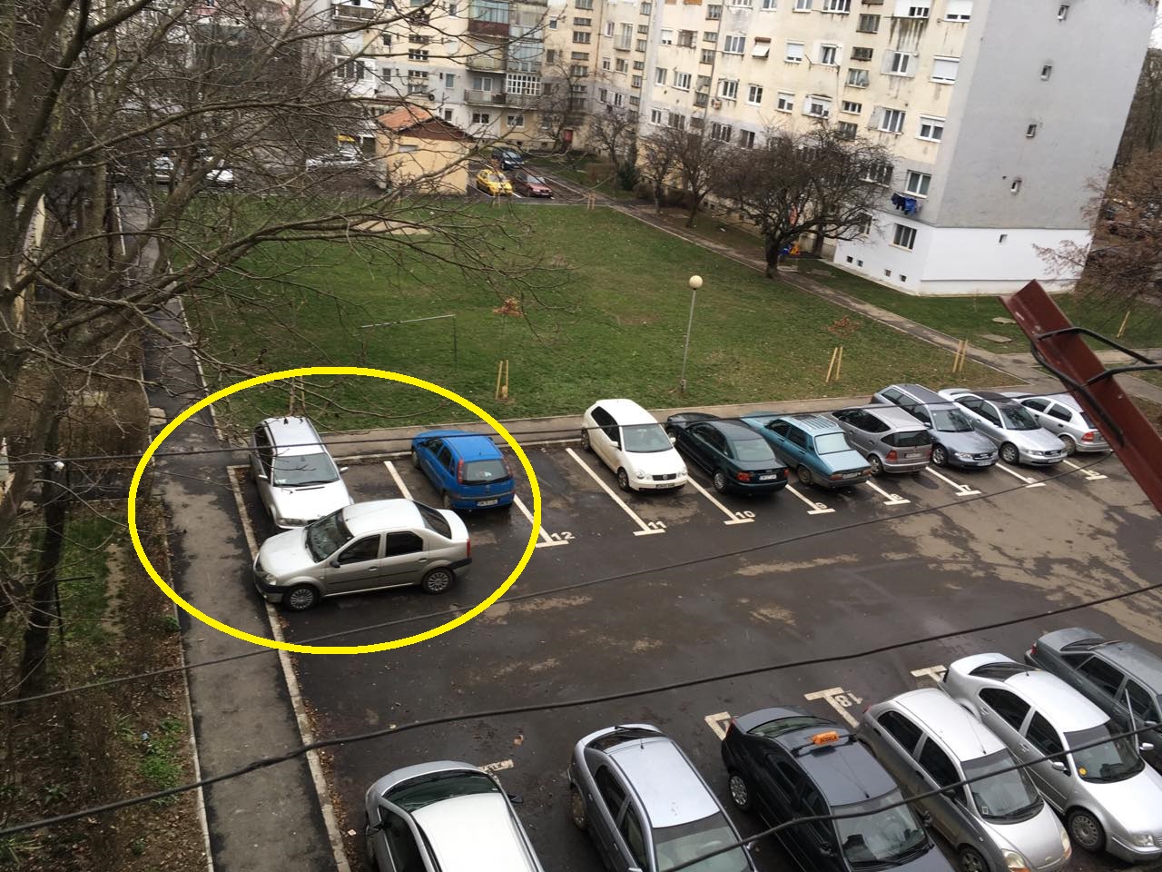 FOTO. Răzbunările sătmărenilor în parcările din cartiere! Cum își ocupă locurile