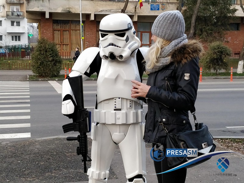 FOTO/VIDEO. Soldat din Star Wars, pe străzile municipiului Satu Mare. Dans pe Bulevard