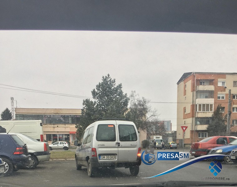 FOTO. Cei de la ”Parcări”, amendați de Poliția Rutieră pentru staționare interzisă în Satu Mare!