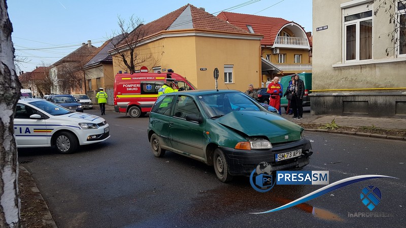 FOTO/VIDEO. Accident frontal în municipiul Satu Mare. O femeie a ajuns la Urgențe