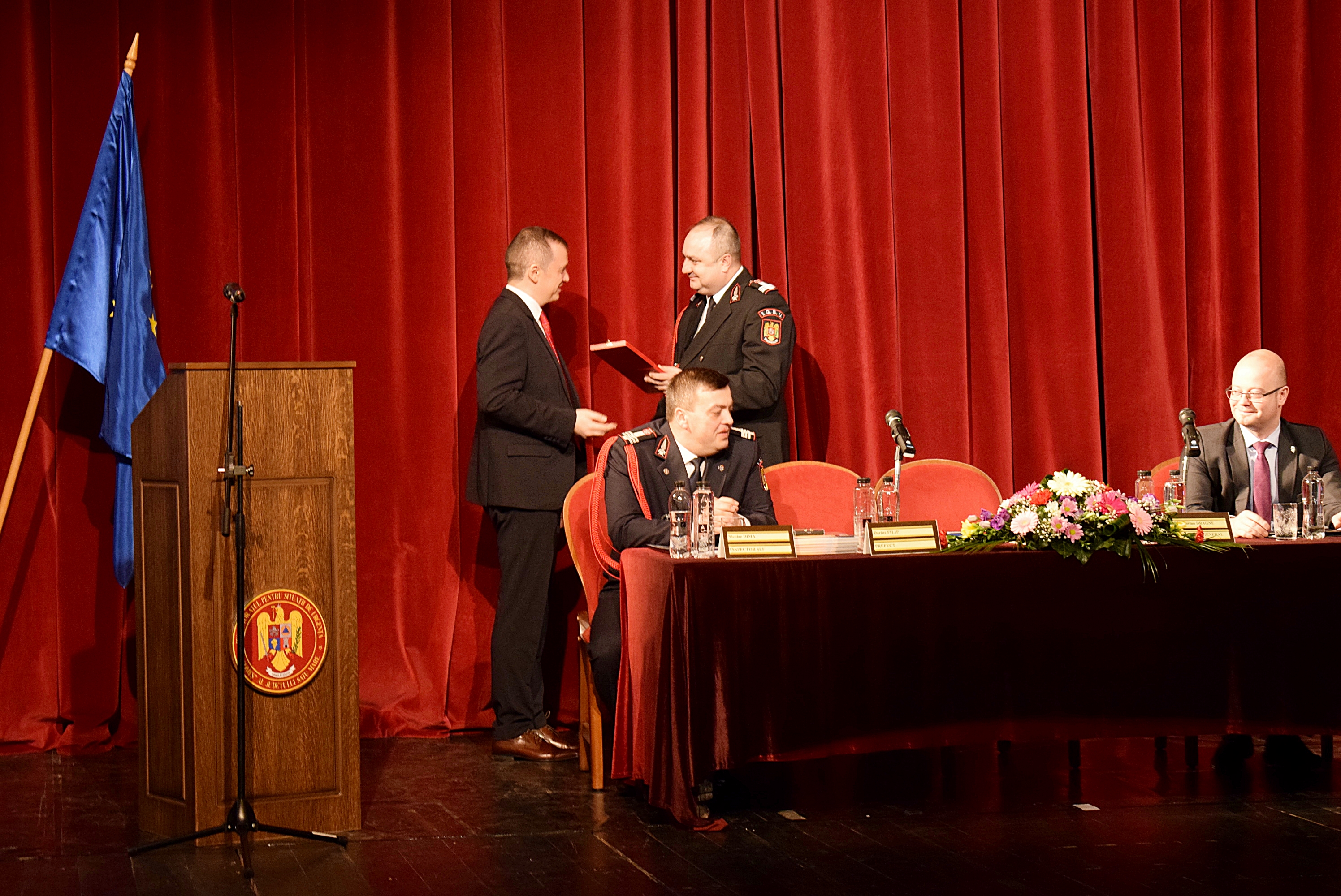 În sfârșit! Pompierii sătmăreni, felicitați pentru intervenția de la sonda din Moftin