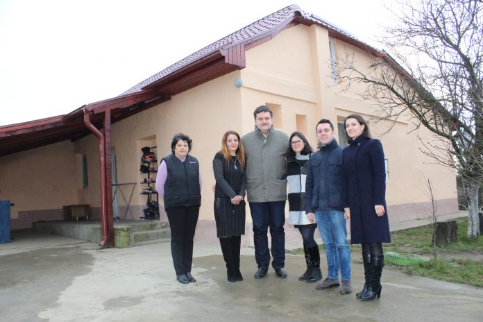 FOTOGALERIE. Ce gest! Tineri sătmăreni au reabilitat o casă de copii din Satu Mare!