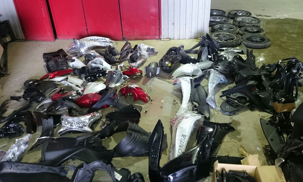 FOTOGALERIE. Cum se aduc motocicletele furate prin Vama Petea. Metode incredibile