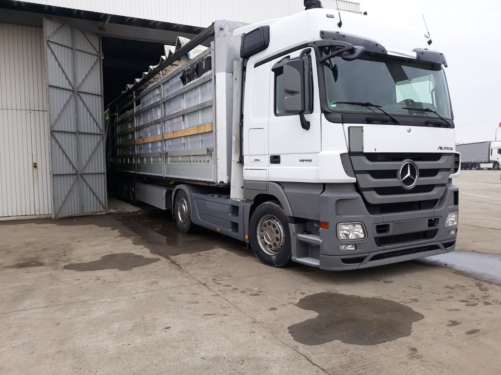 Utilaj, de zeci de mii de lei, confiscat de polițiști în Vama Petea