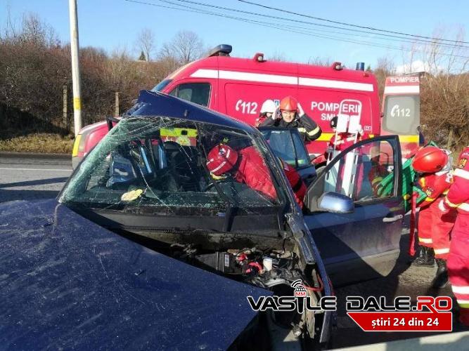 FOTO. Sătmărean implicat într-un accident grav. Șoferul vinovat a fugit