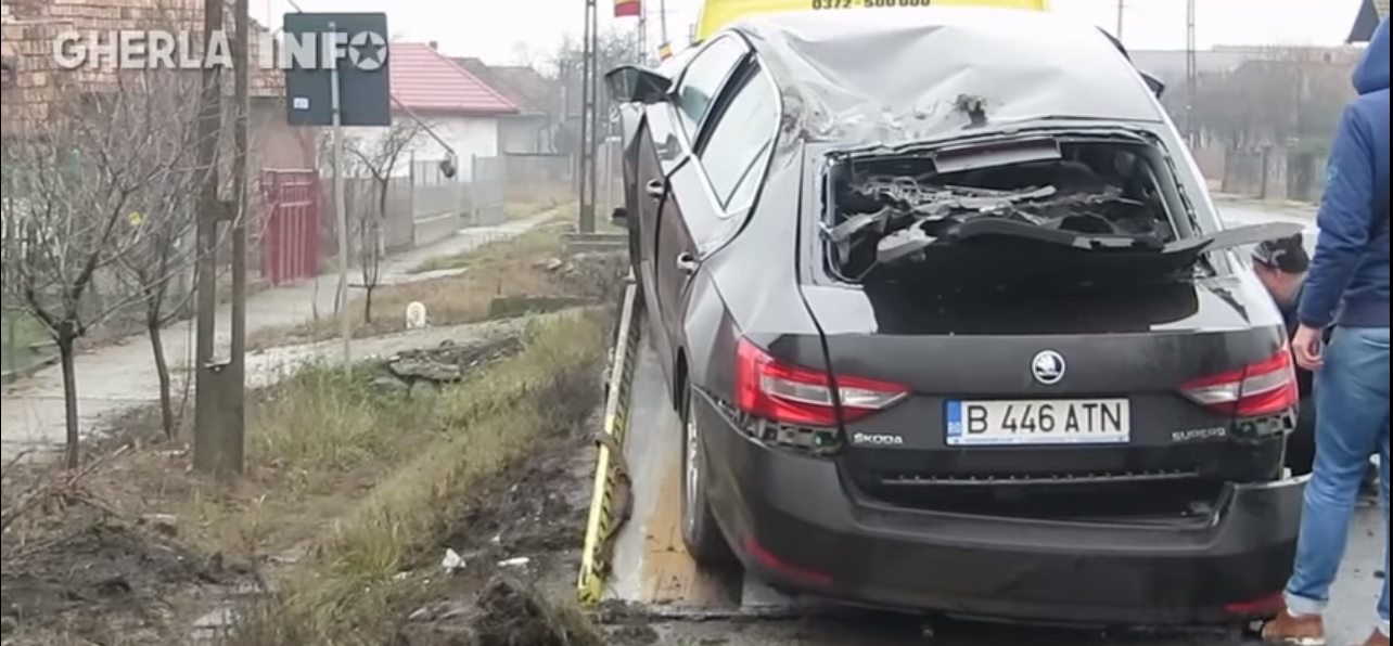 FOTO/VIDEO. Un sătmărean a adormit la volan și și-a văzut moartea cu ochii. A scăpat incredibil