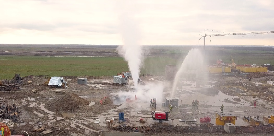 Oamenii din Moftin vor despăgubiri după incendiul de la sondă. Proprietarii nu recunosc pagubele