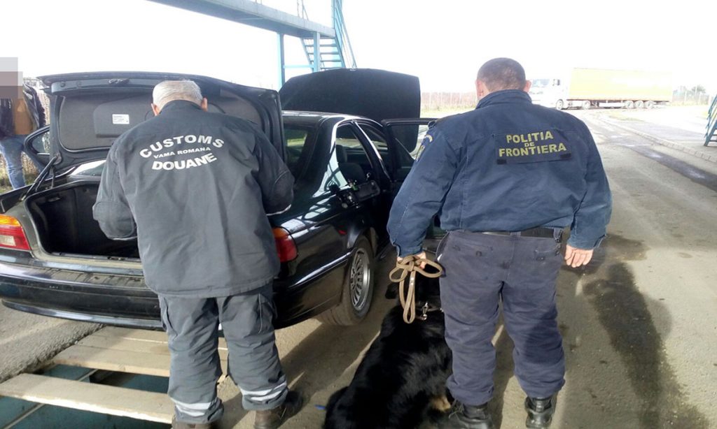 Polițiștii l-au tras pe dreapta. După percheziții, șoferul s-a ales cu dosar penal