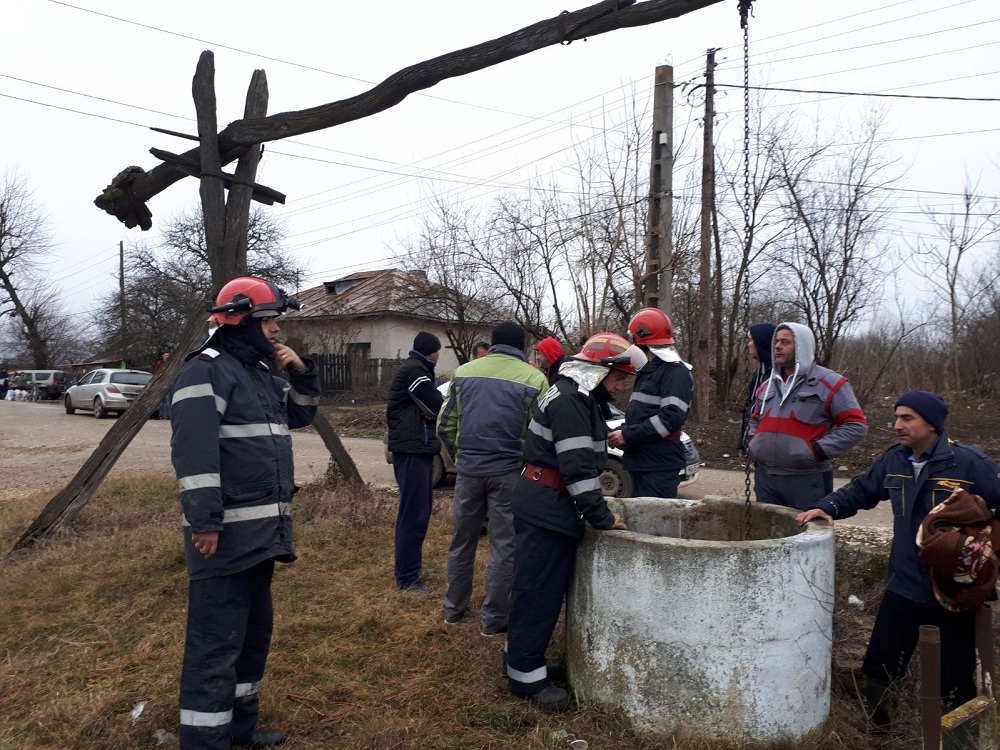 Descoperire șocantă în județul Satu Mare. Bărbat găsit mort într-o fântână