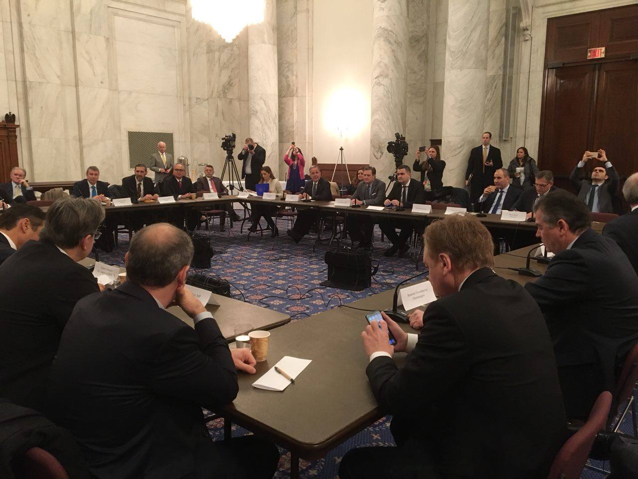 FOTO. Senatorul sătmărean Gabriel Leș, în ședință de lucru cu mai mulți senatori americani